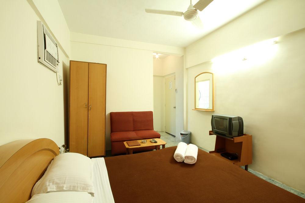 Hotel Columbus Mumbai Exterior photo