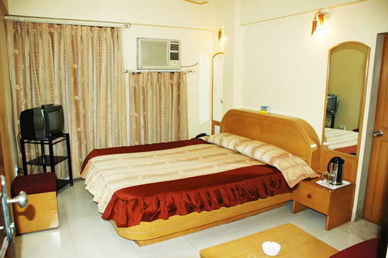 Hotel Columbus Mumbai Exterior photo