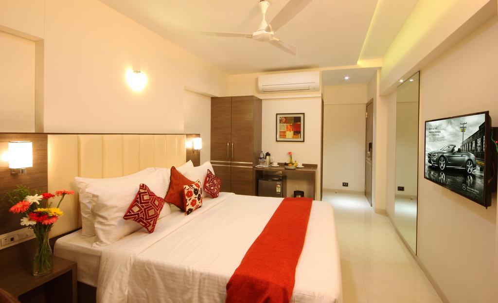 Hotel Columbus Mumbai Exterior photo