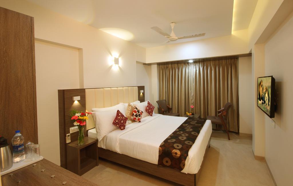 Hotel Columbus Mumbai Exterior photo