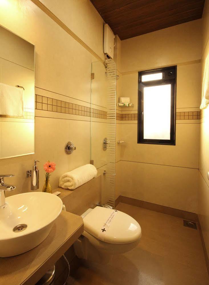 Hotel Columbus Mumbai Exterior photo